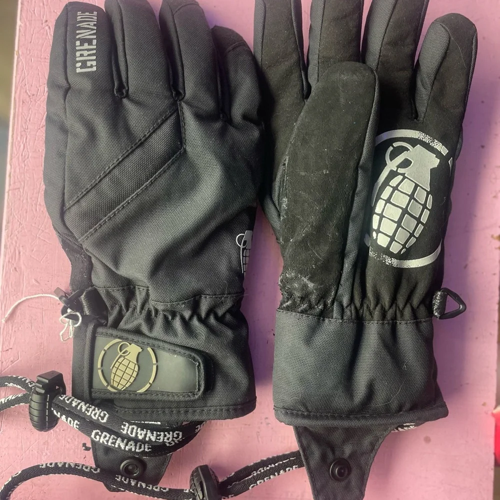 Grenade Black Winter Gloves winter snowboard
